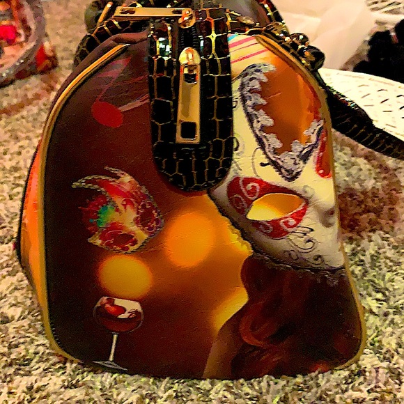 Handbag - Picture 2 of 3